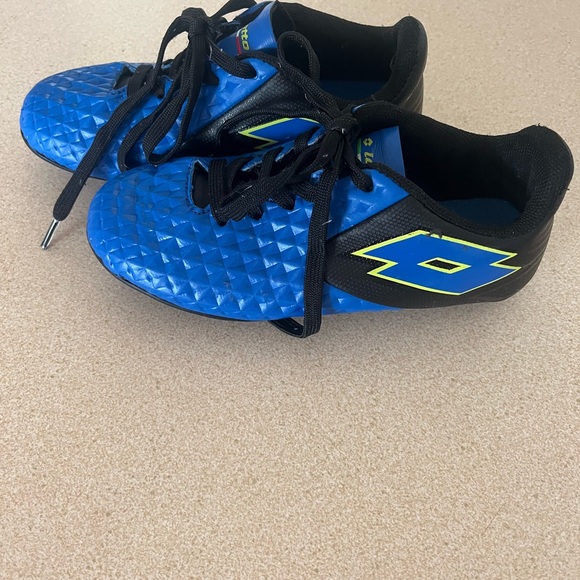 Lotto Blue  and Black Soccer  Cleats Performance Athletic Shoes - Picture 2 of 3